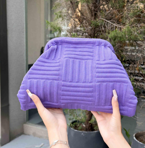 Nouvelle conception, logo personnalisé, sac cosmétique rayé en tricot polyvalent de grande capacité, pochette à clip, sac de rangement de voyage, trousse de maquillage pour un usage quotidien - Product Image 4