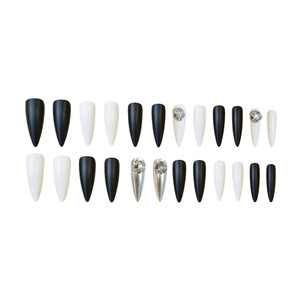 <span class=keywords><strong>Uñas</strong></span> Postizas Stiletto en Negro, <span class=keywords><strong>Blanco</strong></span> y Plateado <span class=keywords><strong>con</strong></span> Grandes Cristales, Puntas de <span class=keywords><strong>Uñas</strong></span> Acrílicas Reutilizables para Eventos de Estilo Urbano - Product Image 4