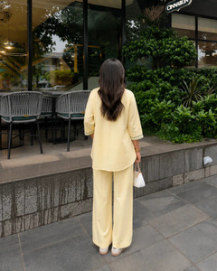 ชุดเซ็ตผ้าฝ้ายปักลายดอกไม้สีเหลืองพรีเมียมสำหรับผู้หญิง เนื้อผ้านุ่ม ระบายอากาศดี เหมาะสำหรับใส่ไปเที่ยวพักผ่อน ชุดสองชิ้นสำหรับฤดูร้อน - Product Image 4