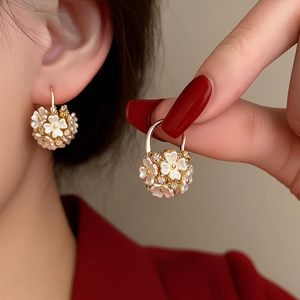 Nouvelles boucles d'oreilles coréennes exquises en forme de coquillage et de fleur, boucles d'oreilles tendance et polyvalentes, bijoux féminins - Product Image 2