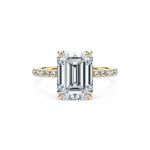 Anillo de Diamante Cultivado en Laboratorio con Corte Esmeralda de 3 Quilates, Anillo de Compromiso con Banda Pavé de Oro Amarillo de 14K - Product Image 4