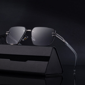 Gafas de sol poligonales de media montura personalizadas para hombre, montura negra, lentes de PC, protección UV400, estilo Instagram, uso en exteriores - Product Image 3