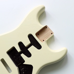 Corpo <span class=keywords><strong>Chitarra</strong></span> ST in Legno di Ontano Crema Vintage da 45mm Finitura <span class=keywords><strong>Satinata</strong></span> alla Nitro Configurazione SSH per Kit Fai-da-te di Chitarre Elettriche Artigianali di Grande Successo - Product Image 3