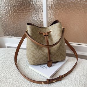Bolso Tipo Cubo Multifuncional de Gran Capacidad, Modelo 2025 Hecho de material PU. Se Puede Llevar en la Mano o Colocar en el Cuerpo.1070 - Product Image 3