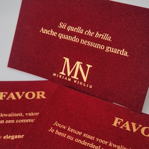 Invitaciones de Boda Personalizadas de Terciopelo Rojo con Tarjetas de Agradecimiento Autoadhesivas Brillantes con Papel Dorado, Perfectas para Navidad y Festividades - Product Image 1