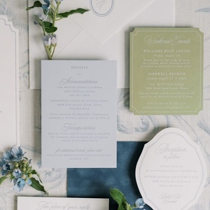 Invitación de Boda Personalizada con Impresión Tipográfica en Color Vainilla, con Monograma en Relieve, Logotipo Personalizado, Papel Artístico, Diseño Troquelado - Product Image 3
