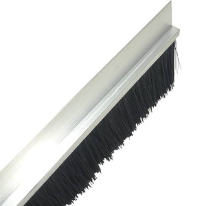 Vente en gros Brosse <span class=keywords><strong>de</strong></span> fond <span class=keywords><strong>de</strong></span> <span class=keywords><strong>porte</strong></span> <span class=keywords><strong>sectionnelle</strong></span> en aluminium et en nylon moderne et étanche à l'eau Durable Vis d'installation facile - Product Image 2