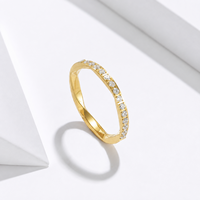 Bague fine en zircon en acier inoxydable avec placage sous vide 14K, pierres blanches et bande facettée de 0,2 cm d'épaisseur, bijoux