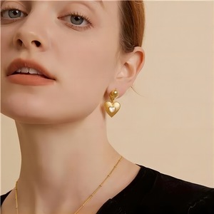 Conjunto de Joyería de Acero Inoxidable con Forma de Corazón para Mujer, Regalo Elegante y Moderno, Conjunto de Collar y Aretes - Product Image 3