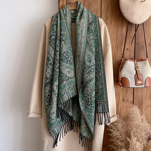 Chal de Viaje con Estampado Étnico Paisley y Borlas, Ligero y Versátil para Mujer - Product Image 2