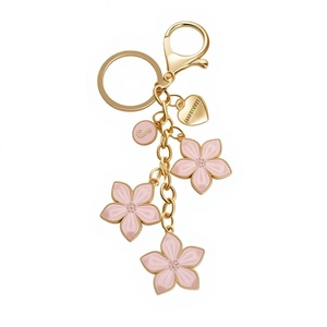 Nuevo Llavero Elegante y Creativo con Forma de Corazón y Flor, de Aleación de Zinc, con 26 Letras, Colgante para Bolso de Mujer - Product Image 2