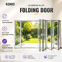 Porte pliante en aluminium sur mesure EOKO pour projet hôtelier, idéale pour balcon de chambre d'hôtel de station alpine, portes pliantes pour lodge alpin