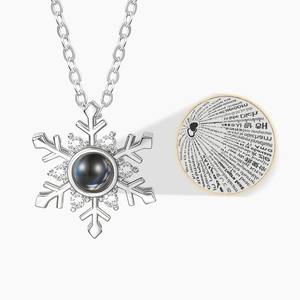 Collana con Ciondolo a Fiocco di Neve in Rame e Zircone 'Ti Amo' in Cento Lingue, <span class=keywords><strong>Serie</strong></span> Romantica per Feste e Regali di Natale - Product Image 1