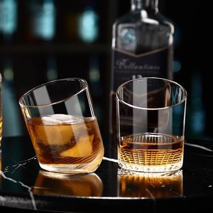 Gobelet en verre <span class=keywords><strong>à</strong></span> whisky vente en gros <span class=keywords><strong>verres</strong></span> <span class=keywords><strong>à</strong></span> orge tasse <span class=keywords><strong>verres</strong></span> <span class=keywords><strong>à</strong></span> liqueur inclinés - Product Image 1