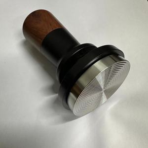 Tamper calibré Mew Design avec 2 ressorts 51 53.3 58.5mm pour porte-filtre avec base en acier inoxydable 304 et manche en bois - Product Image 3