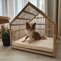 Nouvelle conception, maison pour animaux de compagnie en rotin tissé naturel de haute qualité, motif vertical, pour chats et petits chiens, portable, décoration d'intérieur quatre saisons