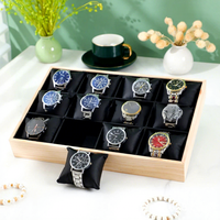 Plateau de présentation de bijoux moderne en bois massif à douze compartiments avec coussinets pour montres, bracelets et bijoux