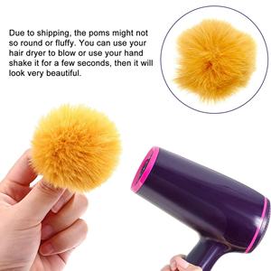 Porte-clés Pompon Coloré en Fausse Fourrure, Vente en Gros - Product Image 3