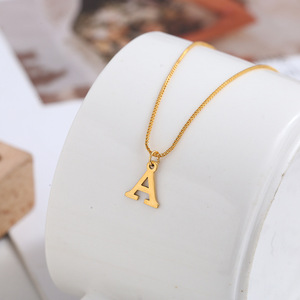 Collar con Letra A de Acero Inoxidable, Cadena Chapada en Oro de 18K, para Regalo o Uso Profesional - Product Image 1