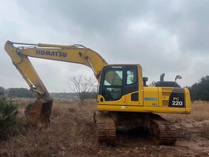 Vente en cours : Excavatrice sur chenilles d'occasion PC210 avec système entièrement hydraulique et garantie de 2 ans - Product Image 3