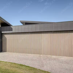 <span class=keywords><strong>Porte</strong></span> <span class=keywords><strong>de</strong></span> <span class=keywords><strong>garage</strong></span> <span class=keywords><strong>sectionnelle</strong></span> <span class=keywords><strong>motorisée</strong></span> en aluminium texturé bois moderne 16x7, facile à installer - Product Image 1