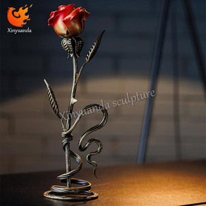 Lâu Dài Màu Đỏ Hoa Hồng Kim Loại Đứng Điêu Khắc Tay Giả Mạo Hoa Thép Bức Tượng Cho Trang Trí Nội Thất Ngoài Trời Vườn Sơn Kỹ Thuật - Product Image 6