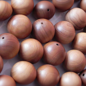 Perles de bois de santal parfumées de haute qualité Santalum Album 50 + ans d'Inde du Sud pour les créateurs de bijoux et les amateurs de méditation - Product Image 1