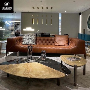 أريكة فاخرة عصرية لغرفة المعيشة، أريكة برتقالية قابلة للتخصيص بنمط تشيسترفيلد مبطنة من القماش المخملي للفيلات - Product Image 1