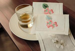 Serviette de cocktail en lin Orchid Bloom |   Serviette de table réutilisable en lin 100% naturel, écologique et de qualité supérieure - Product Image 3