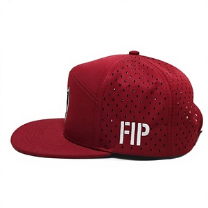 Gorra Snapback Roja de 7 Paneles Perforados con Corte Láser para Adultos, con Logotipo Bordado 2D Personalizado, Transpirable, Informal, Hecha en Vietnam - Product Image 2