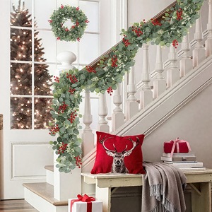 Guirnalda de Hojas de Eucalipto y Bayas Rojas de 180 cm para Montar en la Pared, Decoración Navideña para Interiores y Exteriores, Corona de Vid - Product Image 1