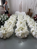 Centre de table bougeoir ML avec arrangement floral de roses blanches et d'hortensias
