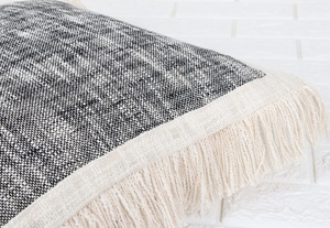 Funda de Cojín Decorativa con Textura Tufted a Mano, Estilo Boho, Negro y Marfil, con Pompones y Ribete de Encaje, para Sofá, Hotel, Decoración del Hogar - Product Image 2