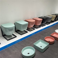 Nouvel ensemble sanitaire pour salle de bain : WC suspendu en céramique et lavabo coloré