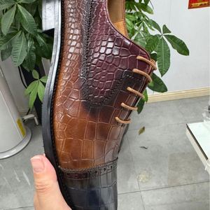 รองเท้าหนังแท้ทรงสี่เหลี่ยมสำหรับผู้ชาย ระบายอากาศได้ดี น้ำหนักเบา กันลื่น เหมาะสำหรับธุรกิจ ตกแต่งด้วยลายโบรก - Product Image 2