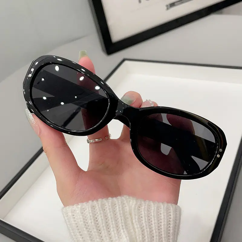 2024 Amerikaanse Retro Trend Unisex Zwarte Meerkleurige Zonnebril Elliptisch Frame Met Cat Eye Design Strandstijl Buitentinten