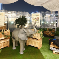 Statues d'animaux de la savane grandeur nature en fibre de verre : éléphant, tigre, zèbre. Décoration et location d'animaux pour tous événements.