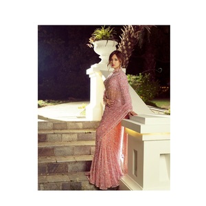 Sari Indio y Pakistaní de Estilo Celebridad con Lentejuelas Premium y Aspecto Elegante para Bodas - Product Image 1