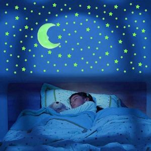600PCS/SET Autocollants muraux lumineux étoiles, météores et lune pour chambre d'enfant, salon, chambre à coucher, décoration, autocollants qui brillent dans le noir, papier peint 3D - Product Image 5