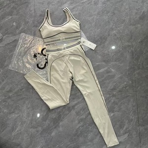 Nuovo Stile Estivo: Set Sportivo da <span class=keywords><strong>Donna</strong></span> alla Moda per Yoga e Fitness - Completo Casual con <span class=keywords><strong>Pantaloni</strong></span> e Top a Rapida Asciugatura - Product Image 4