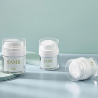 Flacon pompe en acrylique personnalisé avec pulvérisateur pour sérum de soin de la peau, idéal pour l'hydratation extérieure et les emballages de remplissage d'eau.
