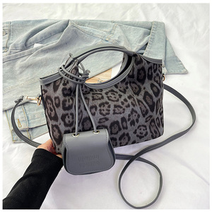 Bolso bandolera de alto <span class=keywords><strong>nivel</strong></span> de apariencia para mujer, nueva moda, de gamuza de leopardo Vintage bandolera, paquete de bolso de cubo de estilo extranjero - Product Image 3