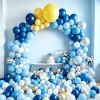 Guirlande d'arche de ballons personnalisée rose, bleue et dorée pour fête de naissance, par Balloon Factory, comprenant des ballons de 5 à 36 pouces.