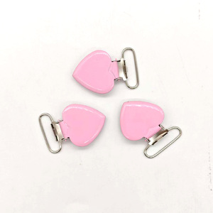 Clip de Pico de Pato en Forma de Corazón Rosa de 25 mm de Diámetro Interior con Adhesivo para Prendas - Product Image 3