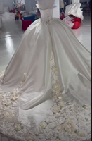 S3361L Nouvelle robe de mariée élégante de style palais fantastique en satin doux avec décoration florale 3D sans bretelles blanche