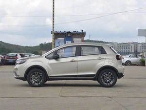 Livan X3 PRO FWD SUV 2024, essence/essence, transmission manuelle, couleur foncée, jantes R16, turbo, sièges en cuir et tissu, caméra arrière métallique gauche, climatisation automatique - Product Image 4