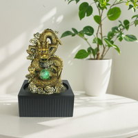 Fontaine extérieure Dragon en résine avec urnes et lumière LED s'élevant à travers les nuages Dragon Pearl