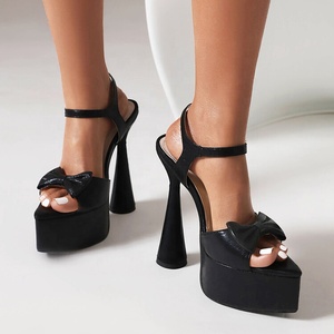 Sandales d'été à plateforme pour femme à bout ouvert, à talons hauts, avec lanières de cheville et grand nœud - Product Image 1