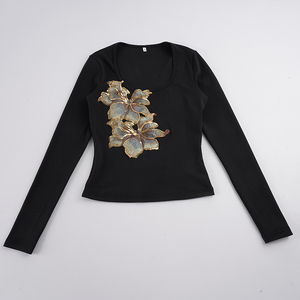 Camiseta de Manga Larga Ajustada para Mujer, con Bordado Floral Dorado de Lujo, Cuello Redondo, Elástica e Informal - Product Image 6