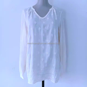 Chemise en soie brodée personnalisée de style bohème pour femmes, haut décontracté pour femmes - Product Image 3